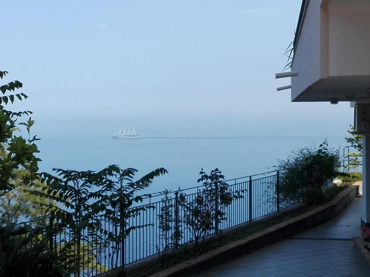 La Nave Sul Mare Di Taormina Bed & Breakfast Letojanni Eksteriør bilde