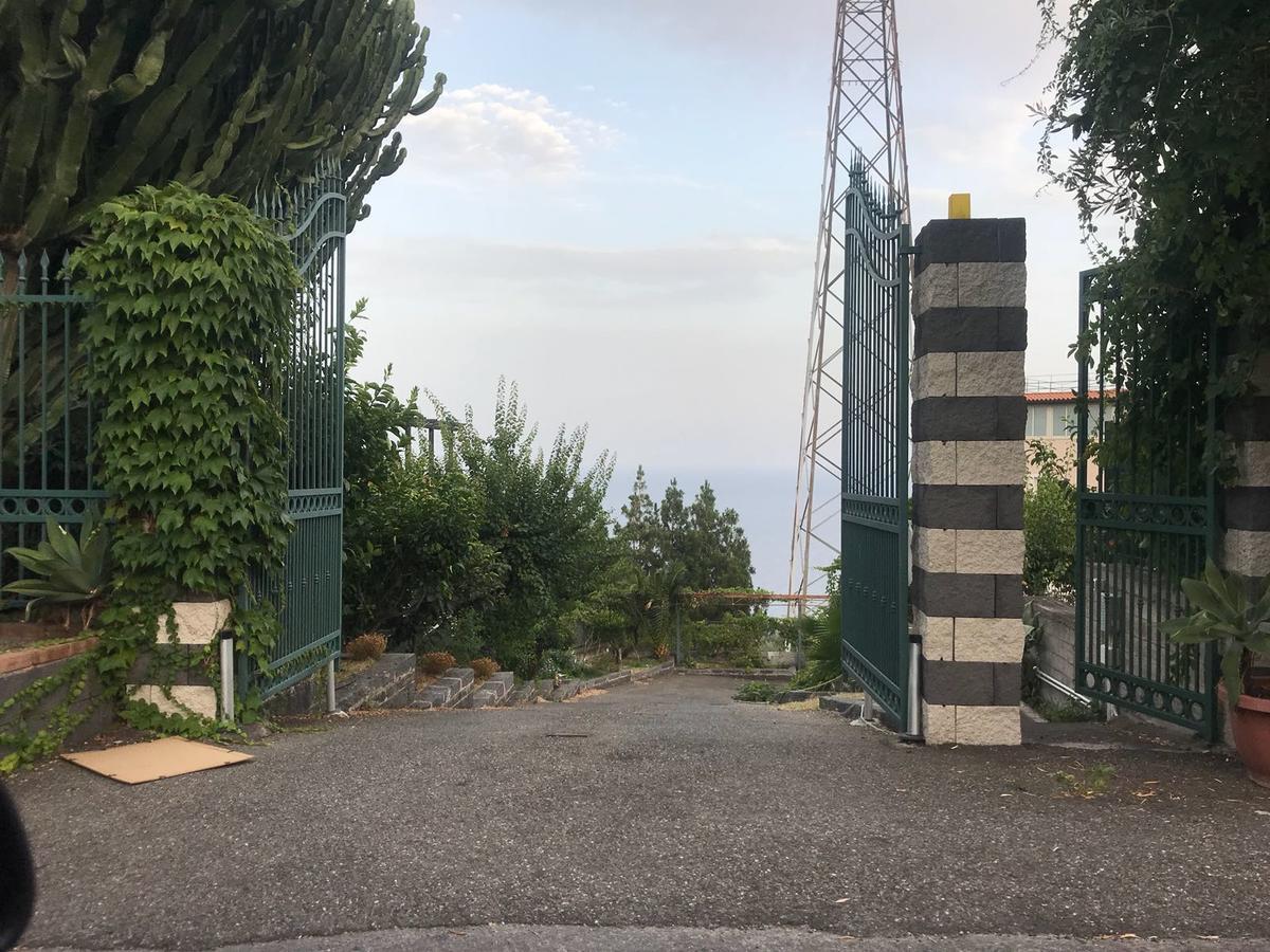 La Nave Sul Mare Di Taormina Bed & Breakfast Letojanni Eksteriør bilde